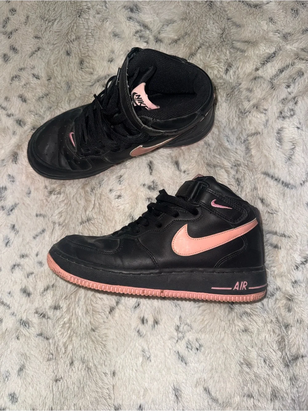 Vintage Nike Air Force 1 Mid Y2K 'Real Pink' Black Sneakers